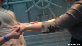 Shower Showdown! Screencap 23 on sinx.preview.netperv.com