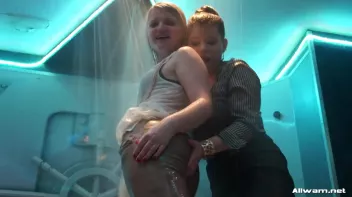 Shower Showdown! Screencap 26 on sinx.preview.netperv.com