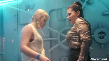 Shower Showdown! Screencap 32 on sinx.preview.netperv.com