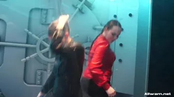 Shower Showdown! Screencap 41 on sinx.preview.netperv.com