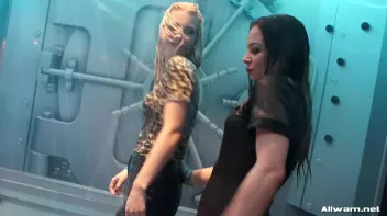 Shower Showdown! Screencap 8 on sinx.preview.netperv.com