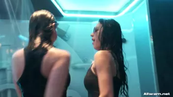 Showing Off In The Showers Screencap 11 on sinx.preview.netperv.com