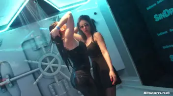 Showing Off In The Showers Screencap 2 on sinx.preview.netperv.com