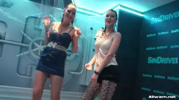 Showing Off In The Showers Screencap 24 on sinx.preview.netperv.com