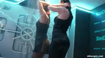 Showing Off In The Showers Screencap 4 on sinx.preview.netperv.com