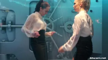 Showing Off In The Showers Screencap 55 on sinx.preview.netperv.com