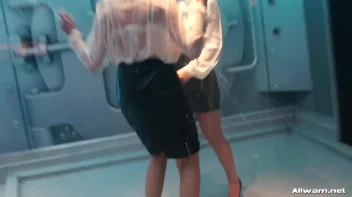 Showing Off In The Showers Screencap 56 on sinx.preview.netperv.com