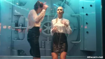 Showing Off In The Showers Screencap 62 on sinx.preview.netperv.com