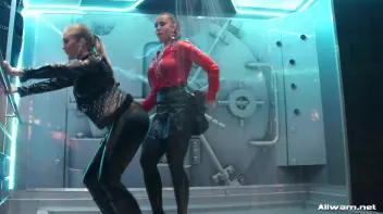 Showing Off In The Showers Screencap 71 on sinx.preview.netperv.com