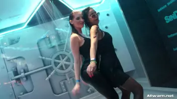 Showing Off In The Showers Screencap 8 on sinx.preview.netperv.com