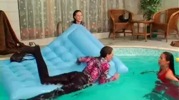 Staying Cool by the Pool Screencap 92 on sinx.preview.netperv.com