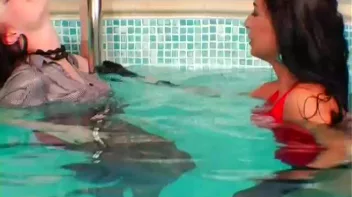 Staying Cool by the Pool Screencap 27 on sinx.preview.netperv.com