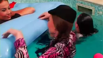 Staying Cool by the Pool Screencap 77 on sinx.preview.netperv.com