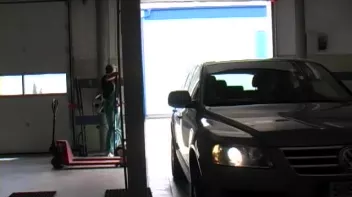 Bisexual Bodyshop Threesome Screencap 1 on sinx.preview.netperv.com