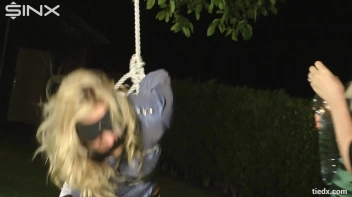 Sexy Officer Taken Hostage Screencap 23 on sinx.preview.netperv.com