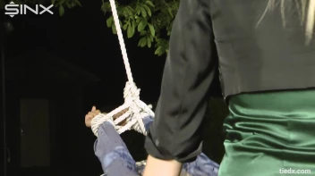 Sexy Officer Taken Hostage Screencap 26 on sinx.preview.netperv.com