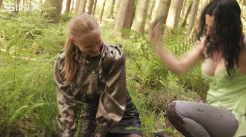 A Fiery Catfight In The Forest Screencap 13 on sinx.preview.netperv.com