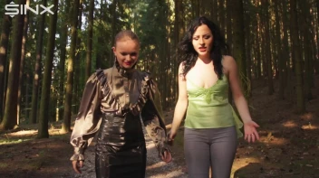 A Fiery Catfight In The Forest Screencap 1 on sinx.preview.netperv.com
