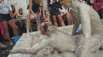 Messy Wrestling: Mud Bunnies Beast it Out In The Ring! Screencap 41 on sinx.preview.netperv.com