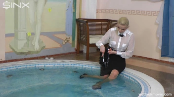 Glamour Girl's Poolside Dip Screencap 5 on sinx.preview.netperv.com