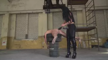 In der Werkstatt in den Arsch gefickt Screencap 5 on sinx.preview.netperv.com