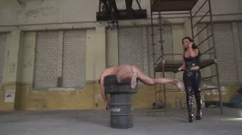 In der Werkstatt in den Arsch gefickt Screencap 6 on sinx.preview.netperv.com