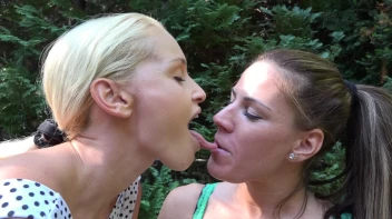 Girlfriends Lustful Outdoor Face Licking Screencap 9 on sinx.preview.netperv.com