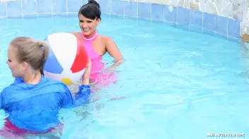 Wet Luxury Screencap 20 on sinx.preview.netperv.com