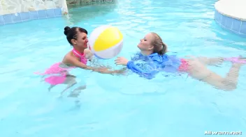 Wet Luxury Screencap 22 on sinx.preview.netperv.com