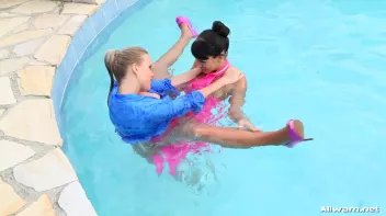 Wet Luxury Screencap 31 on sinx.preview.netperv.com