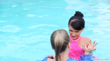 Wet Luxury Screencap 35 on sinx.preview.netperv.com