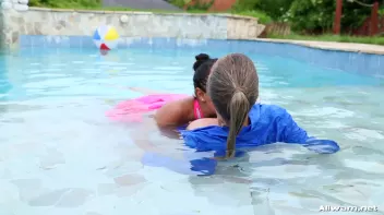 Wet Luxury Screencap 69 on sinx.preview.netperv.com