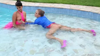 Wet Luxury Screencap 79 on sinx.preview.netperv.com