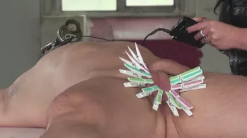 Mit Klammern gefoltert Screencap 16 on sinx.preview.netperv.com