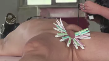 Mit Klammern gefoltert Screencap 17 on sinx.preview.netperv.com