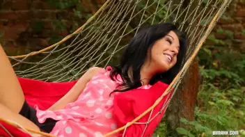 Hunks And Hammocks For The Bi Win Screencap 123 on sinx.preview.netperv.com