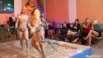 Blonde vs. Brunette Mud Battle Screencap 11 on sinx.preview.netperv.com