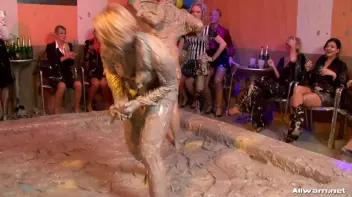 Blonde vs. Brunette Mud Battle Screencap 44 on sinx.preview.netperv.com