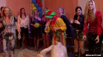 Blonde vs. Brunette Mud Battle Screencap 70 on sinx.preview.netperv.com