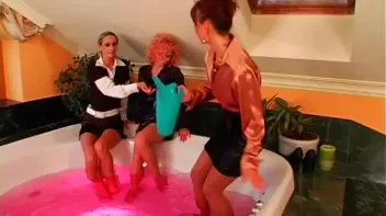 Three Hot Babes In One Tub Screencap 13 on sinx.preview.netperv.com