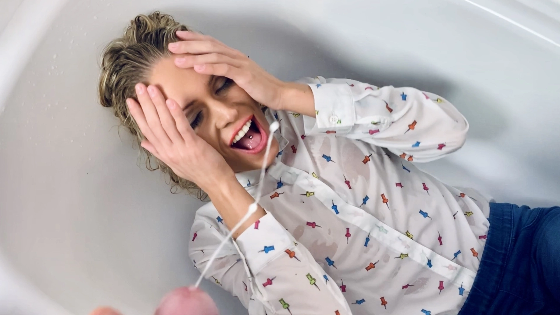 Shower on sinx.preview.netperv.com