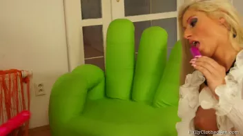 Pink In The Pink Lesbo Queens In Jeans Screencap 92 on sinx.preview.netperv.com