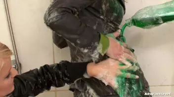 Kylie Joins The Wetlook Party Screencap 19 on sinx.preview.netperv.com