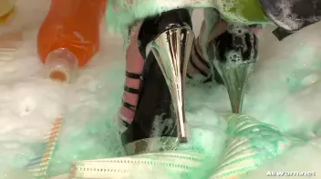 Kylie Joins The Wetlook Party Screencap 42 on sinx.preview.netperv.com