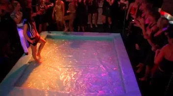 Sharka Blue In a Messy Gel Smackdown Screencap 6 on sinx.preview.netperv.com