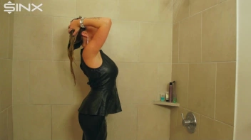 Wet Look Eurobabe Lathers Her Hair Screencap 13 on sinx.preview.netperv.com