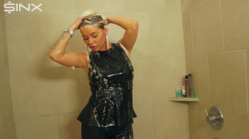 Wet Look Eurobabe Lathers Her Hair Screencap 18 on sinx.preview.netperv.com