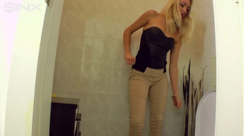 Pretty Blonde Pisser Screencap 16 on sinx.preview.netperv.com