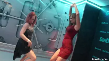 Wet amateur babes go wild Screencap 2 on sinx.preview.netperv.com