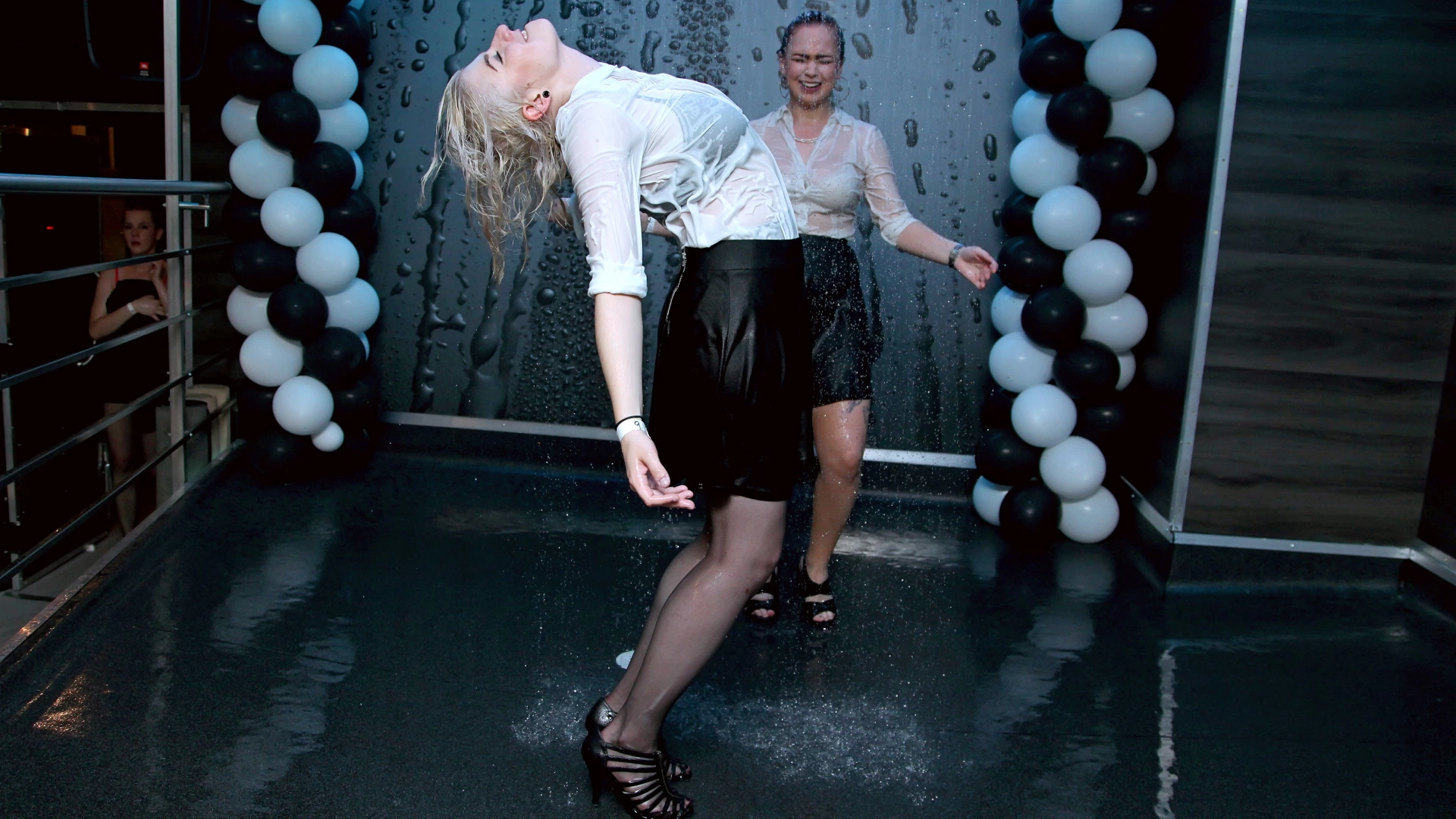 Wet And Working It!  Cuties Shake It Up! on sinx.preview.netperv.com